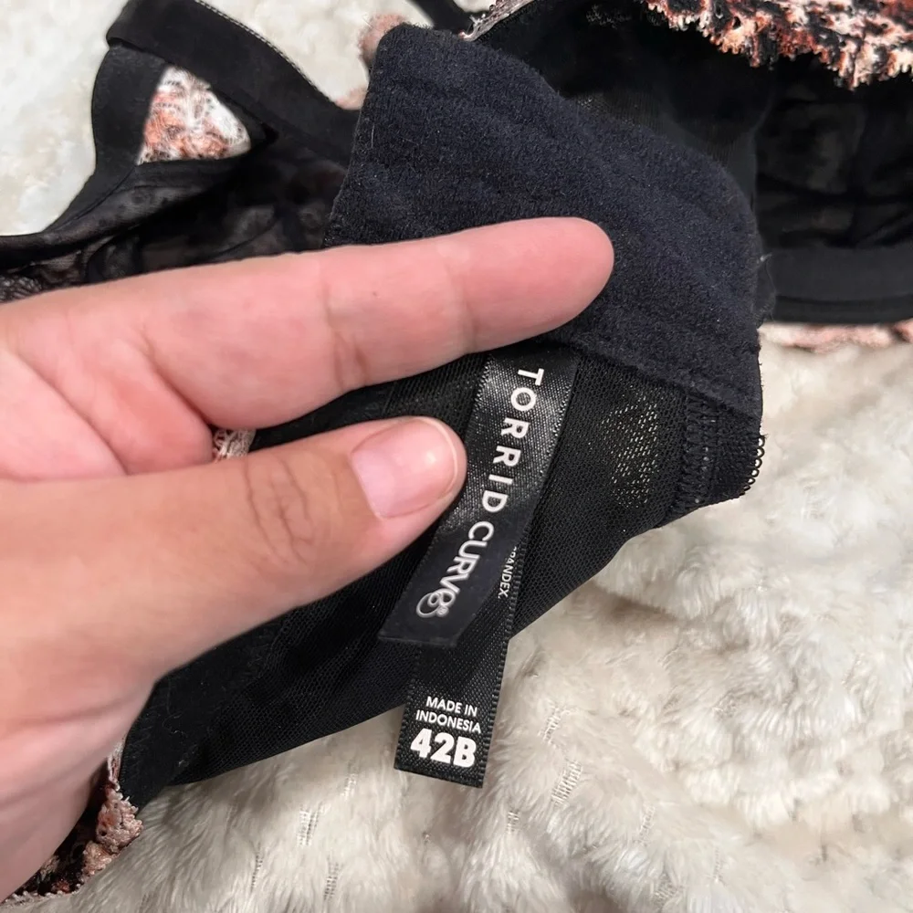 🌻Torrid 42B Leopard Print Bra with Black Straps - Picture 3 of 3